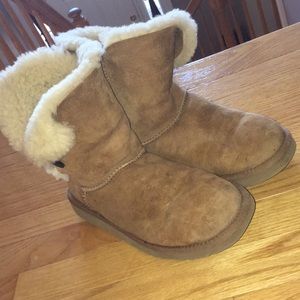 Woman's uggs size 7